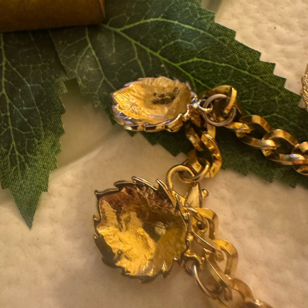 Gold Lion VTG Charm Bracelet - Picture 10 of 11